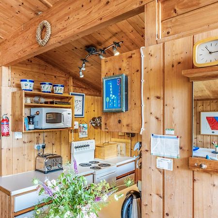 Scandinavian Style Lodge In Rock Уэйдбридж Экстерьер фото