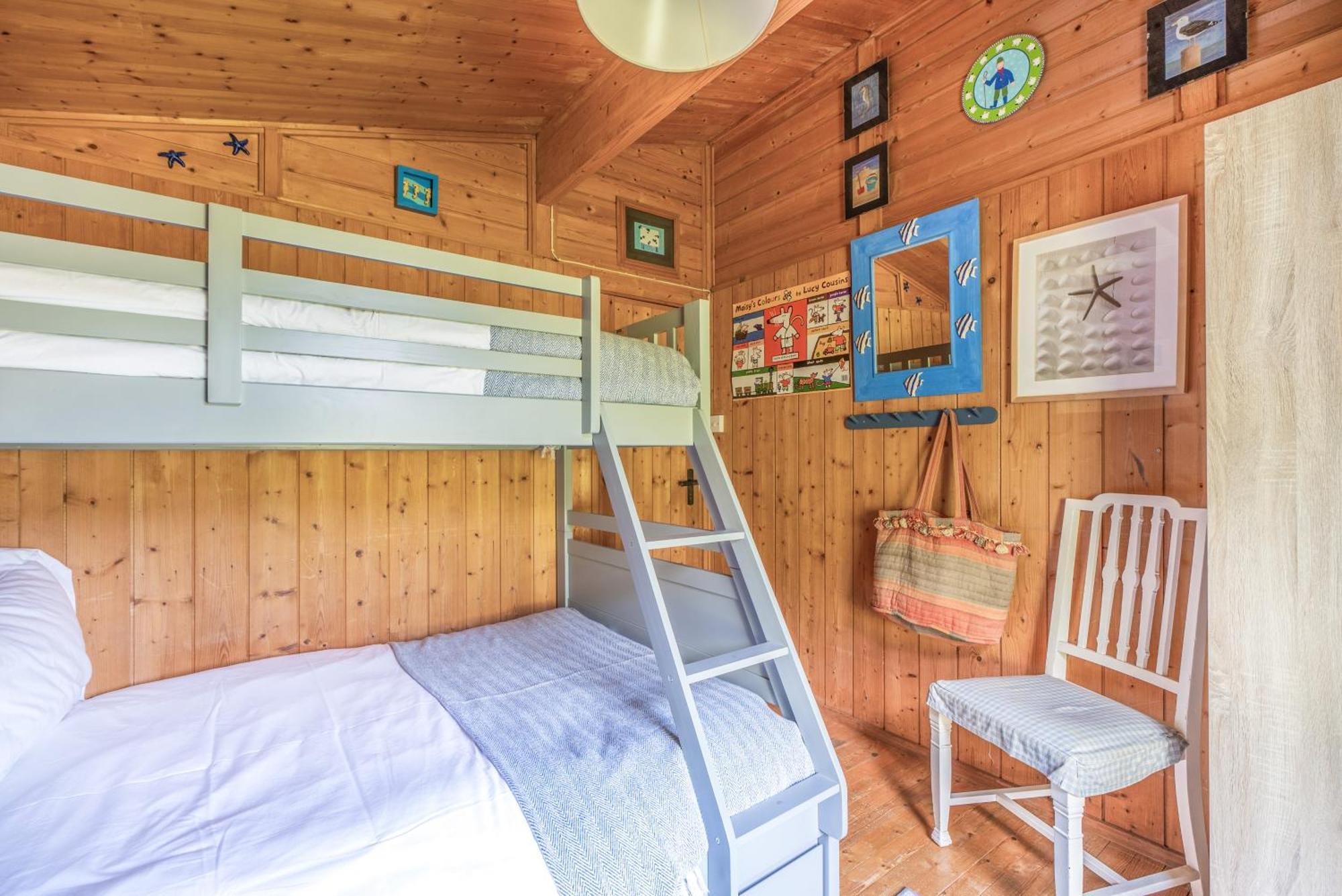 Scandinavian Style Lodge In Rock Уэйдбридж Экстерьер фото